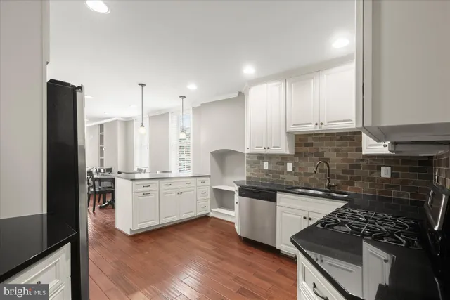 a picture of a bench in front of a wall