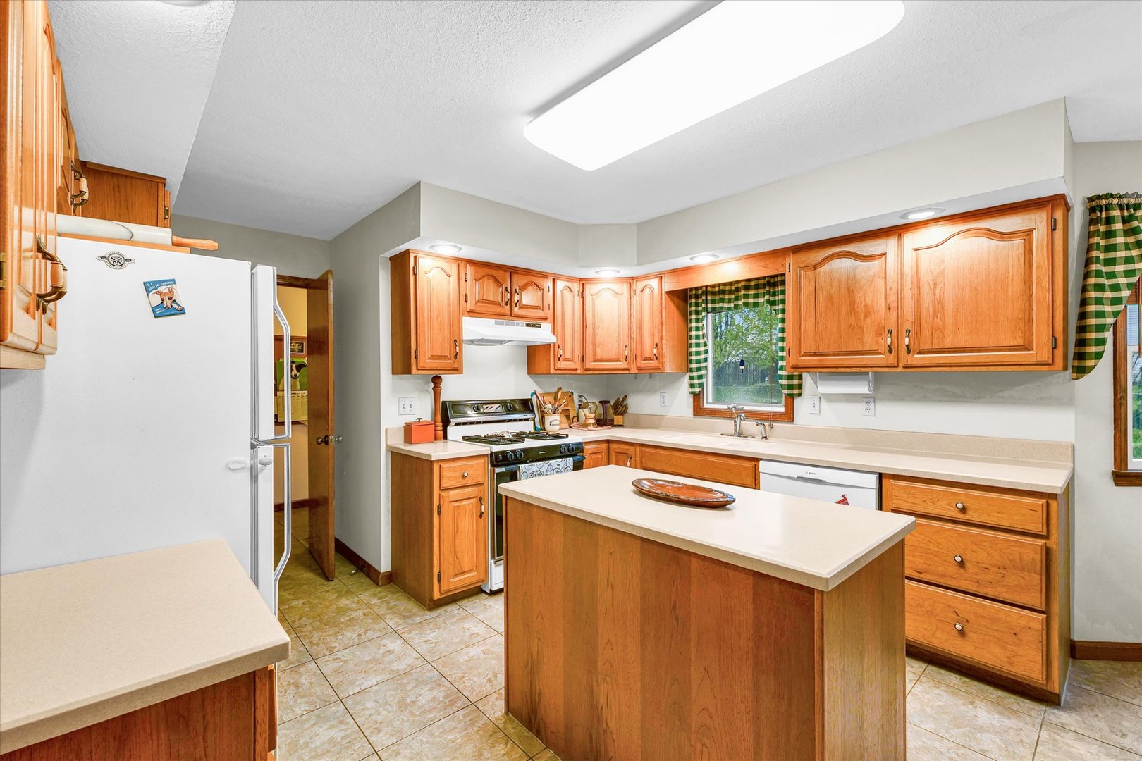 108 Ridge Road Mahomet, IL 61853 - Photo 12 of 32 Gallery Image 12