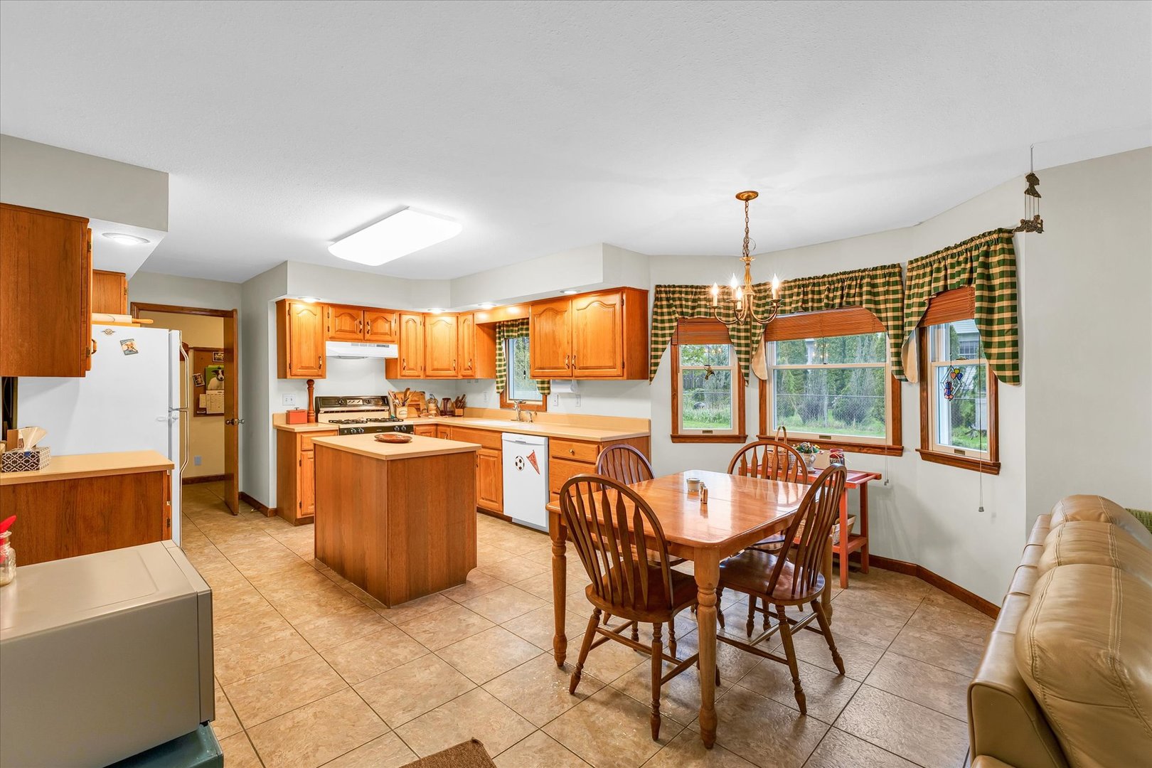 108 Ridge Road Mahomet, IL 61853 - Photo 9 of 32 Gallery Image 9