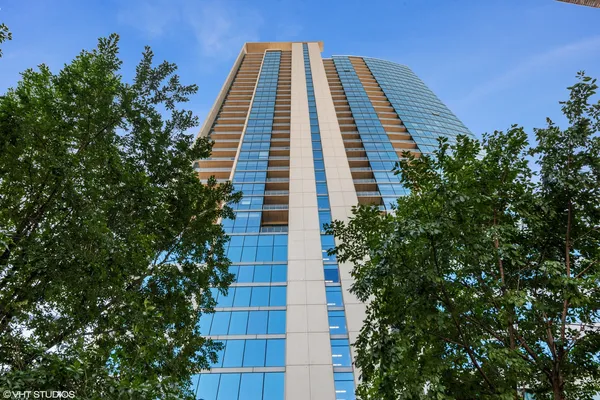 $15,500 | 303 West Ohio Street, Unit P54, Chicago, IL 60654