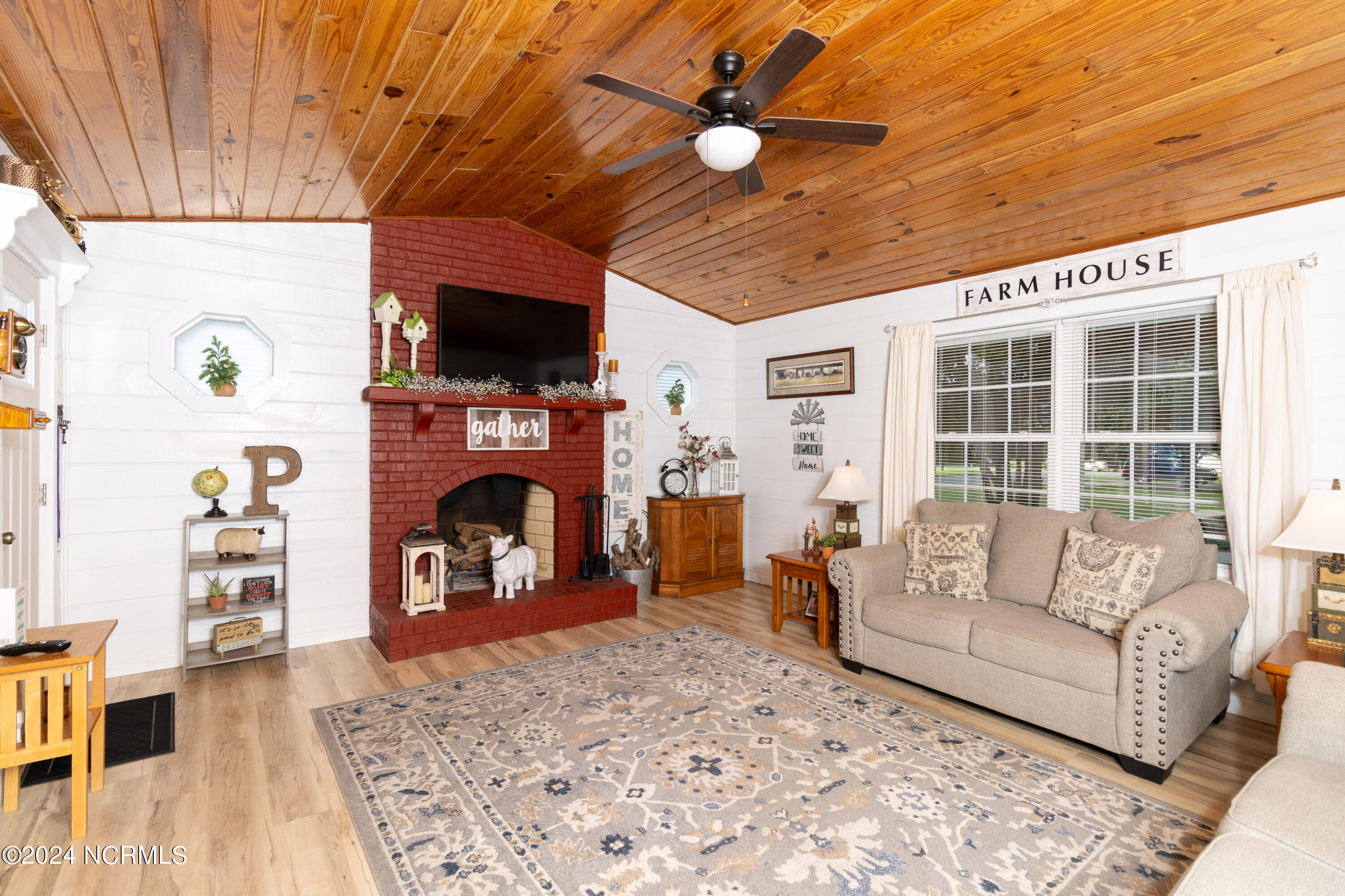 104 Manor Road Edenton, NC 27932 - Photo 6 of 38 Another View of living room.