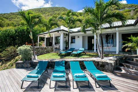 a view of a house with swimming pool and sitting area