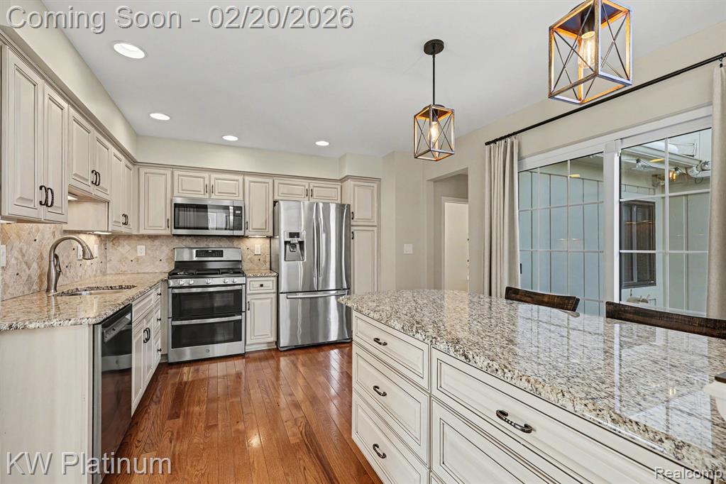 2959 Meadowbrook Drive Rochester Hills, MI 48309 - Photo 2 of 34