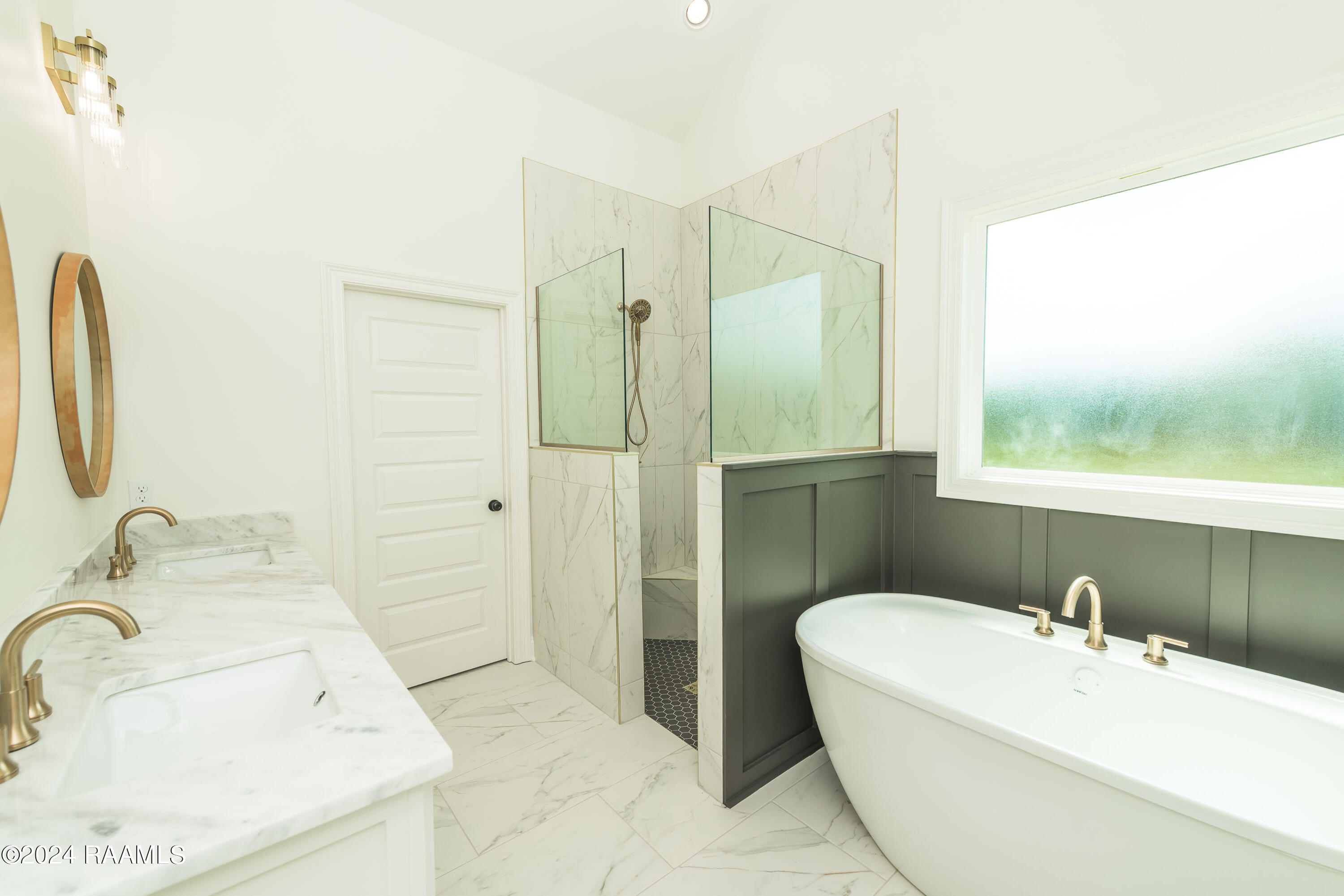 116 Spg Mdw Drive Broussard, LA 70518 - Photo 15 of 40 Master Bathroom