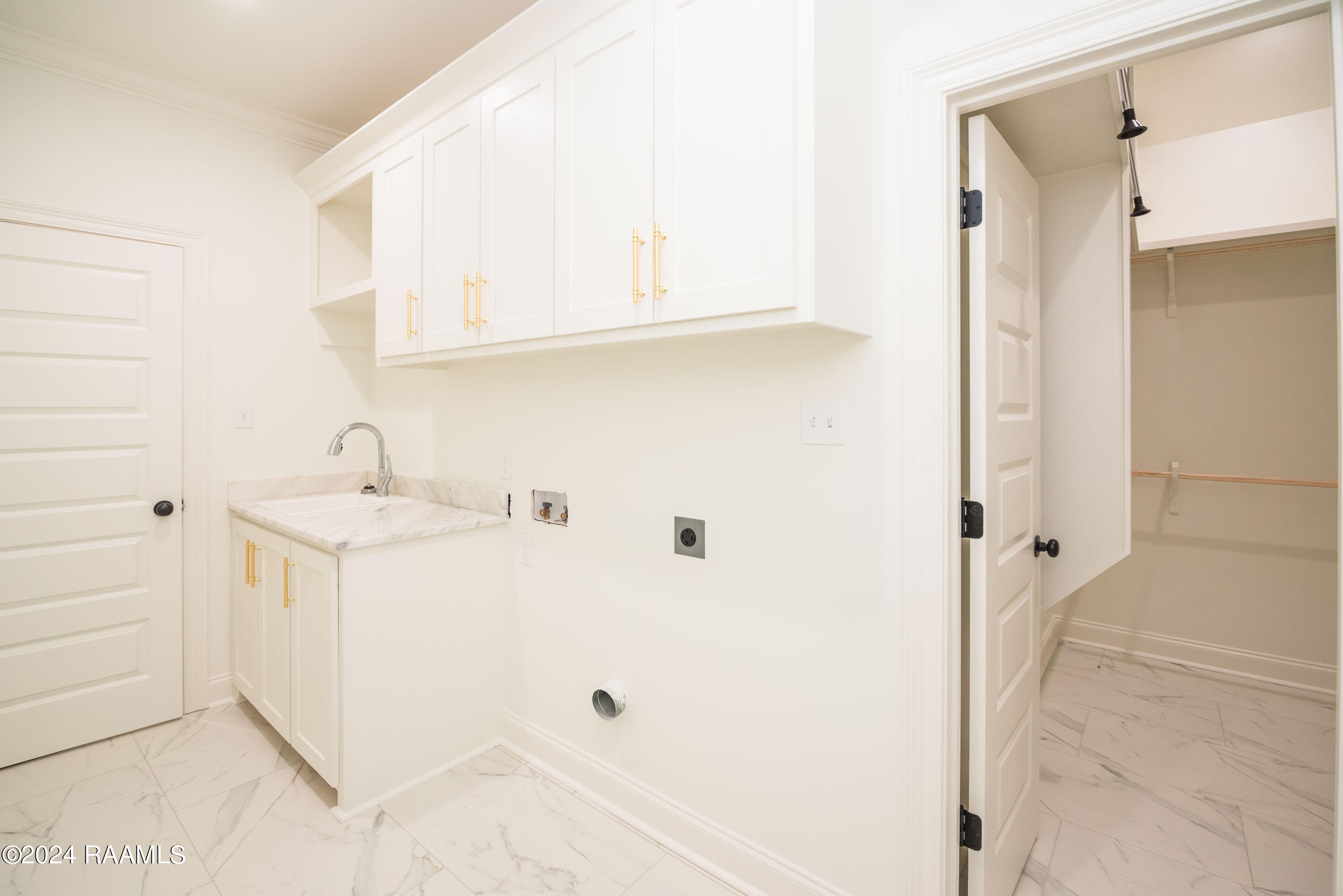 116 Spg Mdw Drive Broussard, LA 70518 - Photo 20 of 40 Laundry/Master Closet