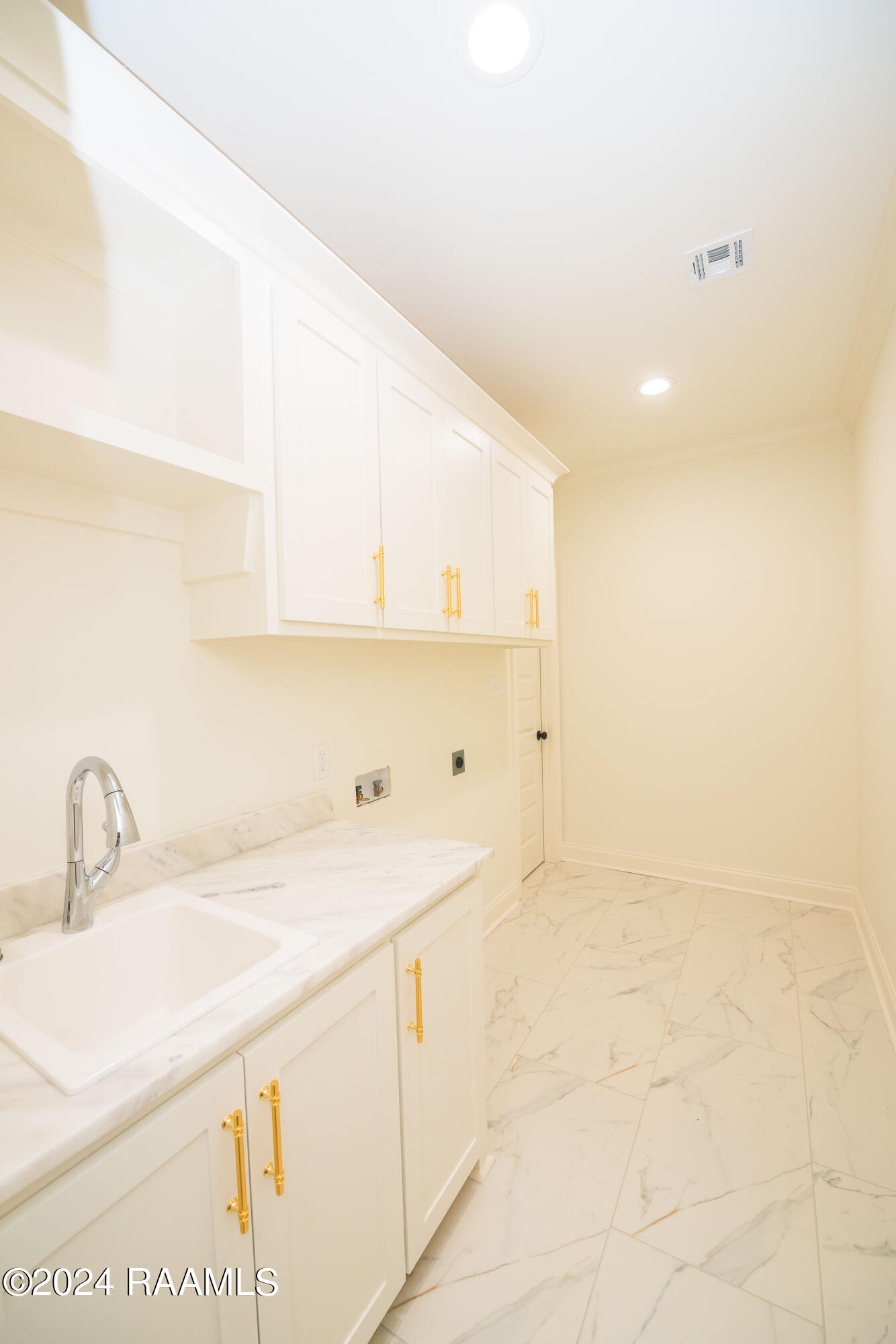 116 Spg Mdw Drive Broussard, LA 70518 - Photo 21 of 40 Laundry