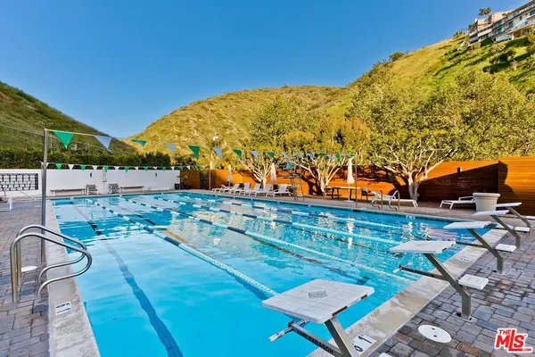 a view of a tennis court