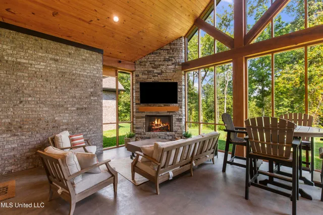 $2,950,000 | 2233 Holloman Road, Bentonia, MS 39040