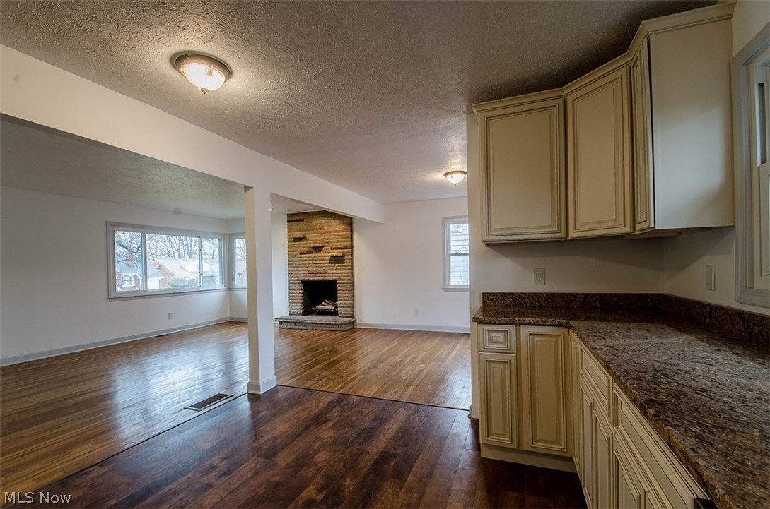 1723 South Green Road Cleveland, OH 44121 - Photo 8 of 33