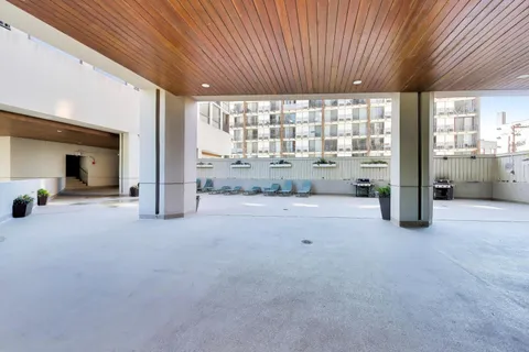 $499,000 | 345 West Fullerton Parkway, Unit 1905, Chicago, IL 60614