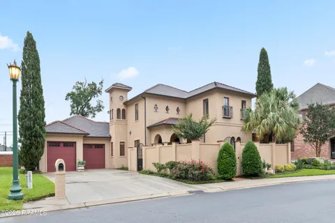 $935,000 | 104 Avallach Drive, Lafayette, LA 70503