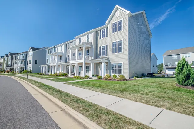 $379,900 | 127 Broad Street, Daleville, VA 24083