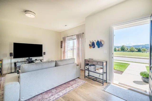 $379,900 | 127 Broad Street, Daleville, VA 24083