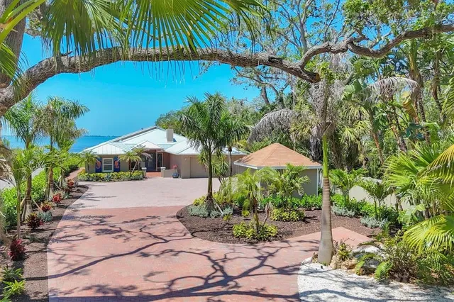 $3,250,000 | 3931 Bay Shore Road, Sarasota, FL 34234