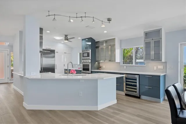 $3,250,000 | 3931 Bay Shore Road, Sarasota, FL 34234