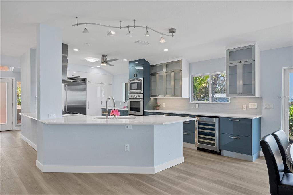 3931 Bay Shore Road Sarasota, FL 34234 - Photo 13 of 60