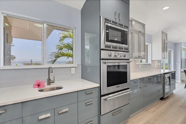 $3,250,000 | 3931 Bay Shore Road, Sarasota, FL 34234