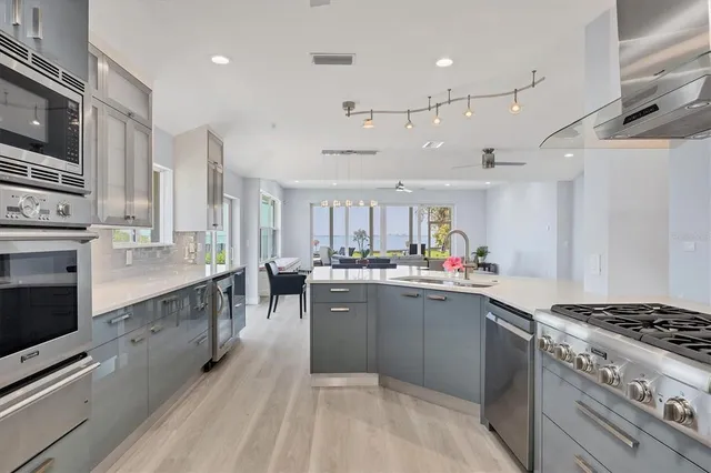 $3,250,000 | 3931 Bay Shore Road, Sarasota, FL 34234