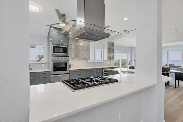 $3,250,000 | 3931 Bay Shore Road, Sarasota, FL 34234