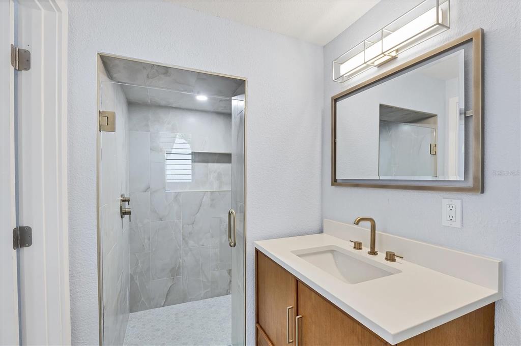 3931 Bay Shore Road Sarasota, FL 34234 - Photo 33 of 60