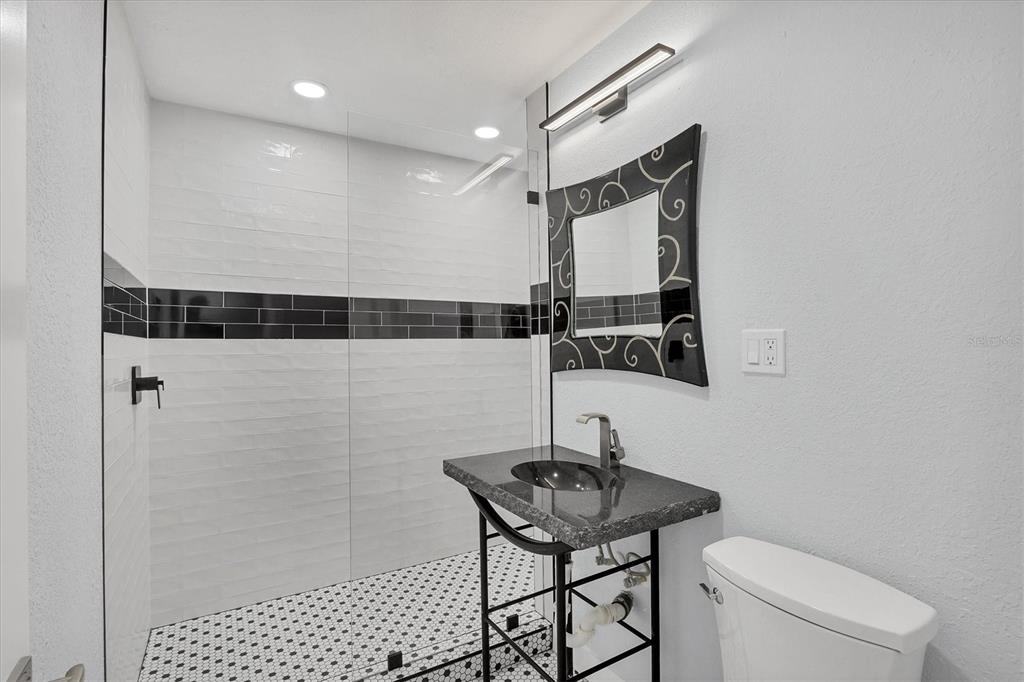 3931 Bay Shore Road Sarasota, FL 34234 - Photo 36 of 60