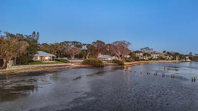 $3,250,000 | 3931 Bay Shore Road, Sarasota, FL 34234