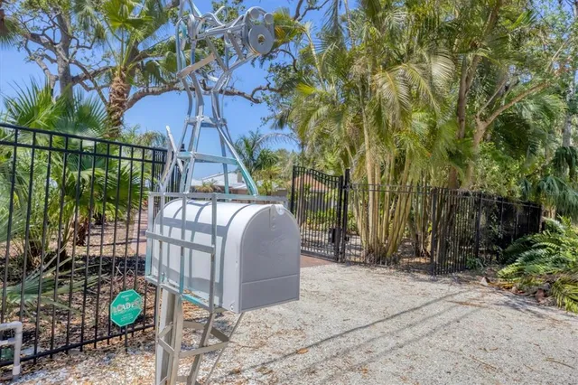 $3,250,000 | 3931 Bay Shore Road, Sarasota, FL 34234