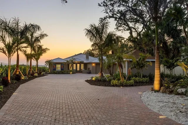 $3,250,000 | 3931 Bay Shore Road, Sarasota, FL 34234