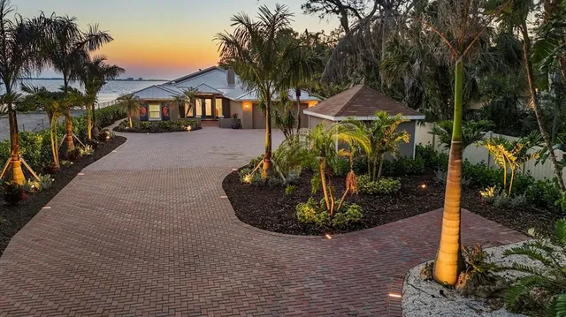 $3,250,000 | 3931 Bay Shore Road, Sarasota, FL 34234