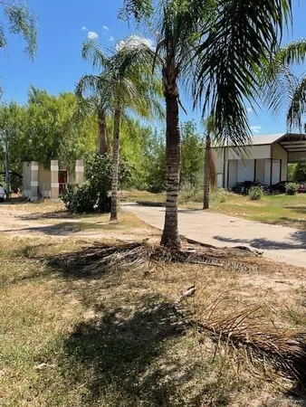 a view of a yard with a house