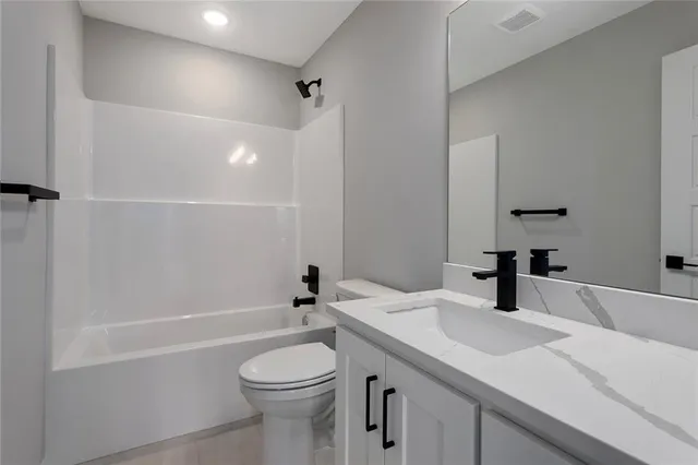 $649,900 | 13610 Northeast 114th Place, Kearney, MO 64060