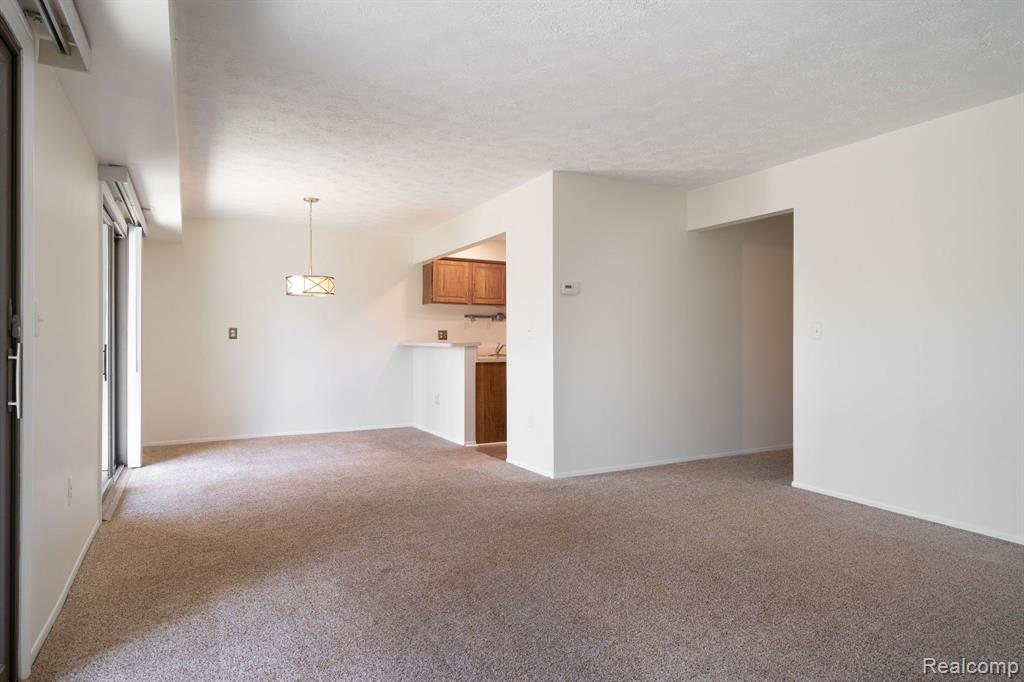 1697 Riverside Drive, Unit 13 Rochester Hills, MI 48309 - Photo 6 of 32