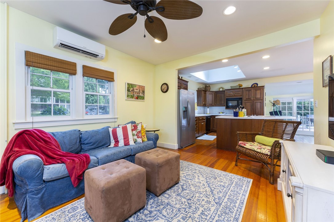 135 Longfellow Road Jamestown, RI 02835 - Photo 11 of 34