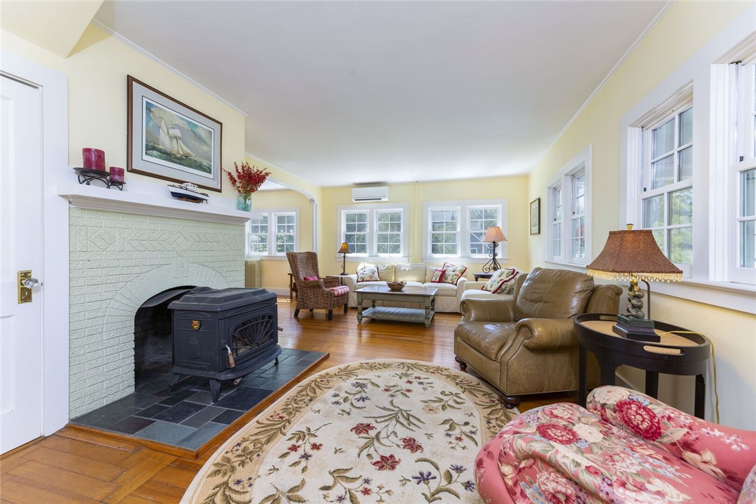 135 Longfellow Road Jamestown, RI 02835 - Photo 4 of 34