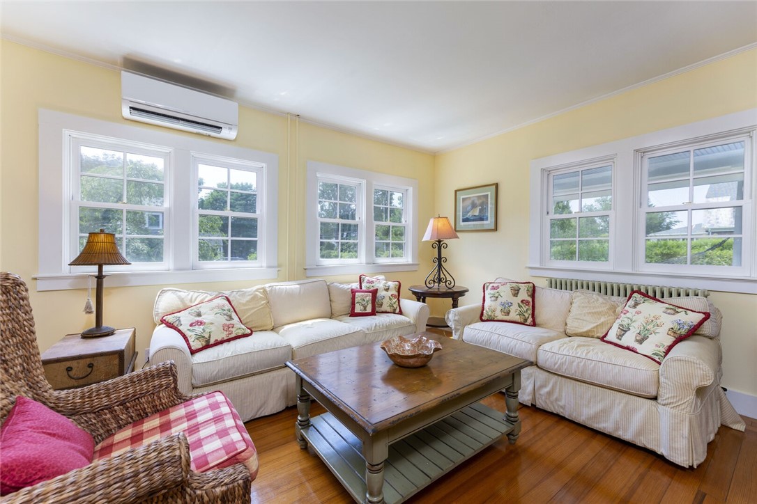 135 Longfellow Road Jamestown, RI 02835 - Photo 5 of 34