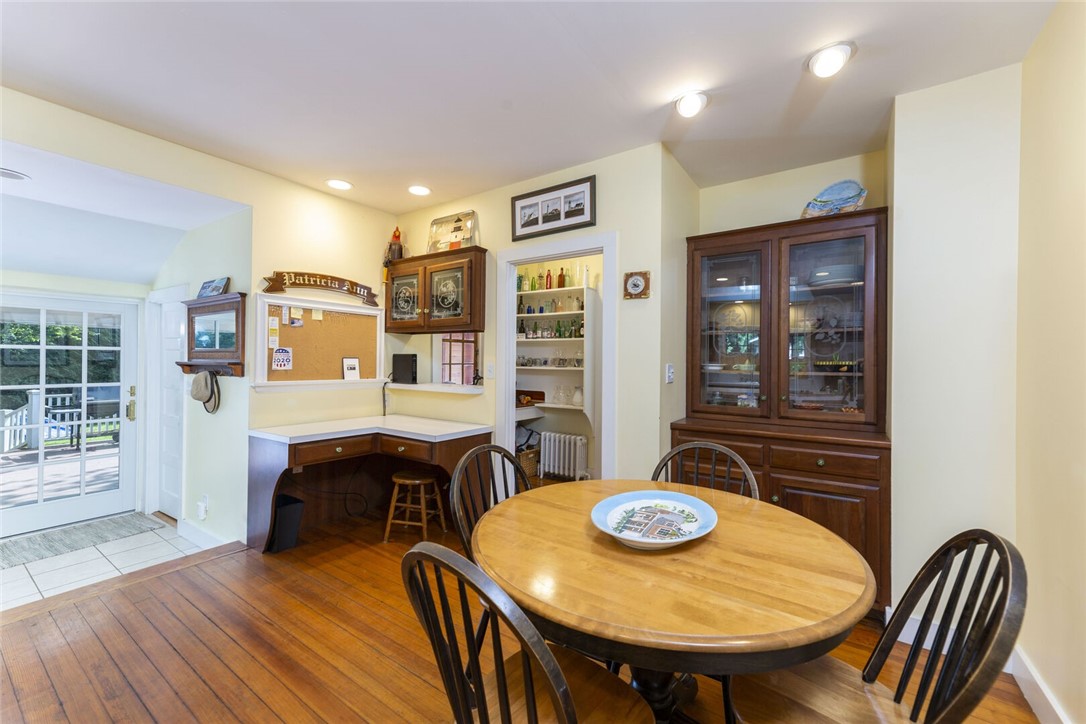 135 Longfellow Road Jamestown, RI 02835 - Photo 8 of 34