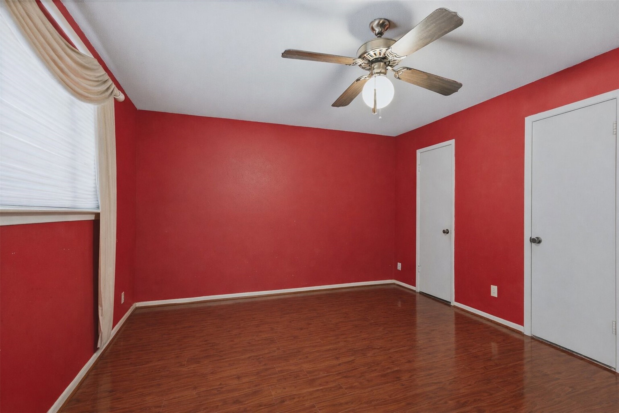 17011 Kings Walk Lane Houston, TX 77070 - Photo 16 of 50 Well-sized bedroom with closet space and flexible layout options.
