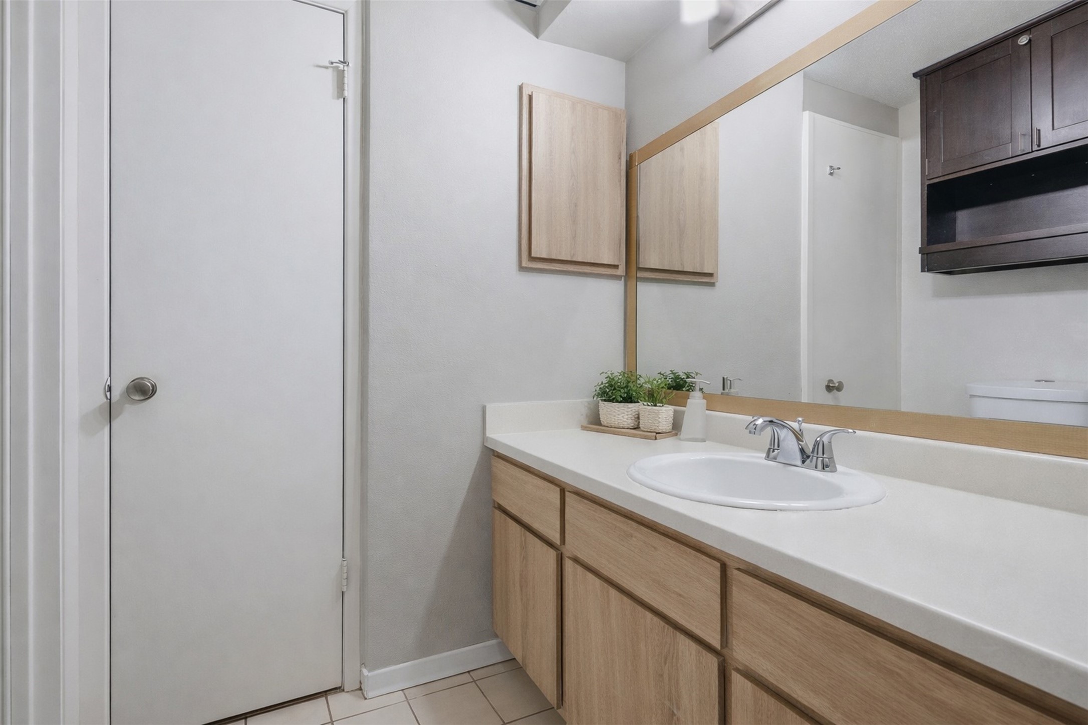 17011 Kings Walk Lane Houston, TX 77070 - Photo 28 of 50 a bathroom with a sink and a mirror
