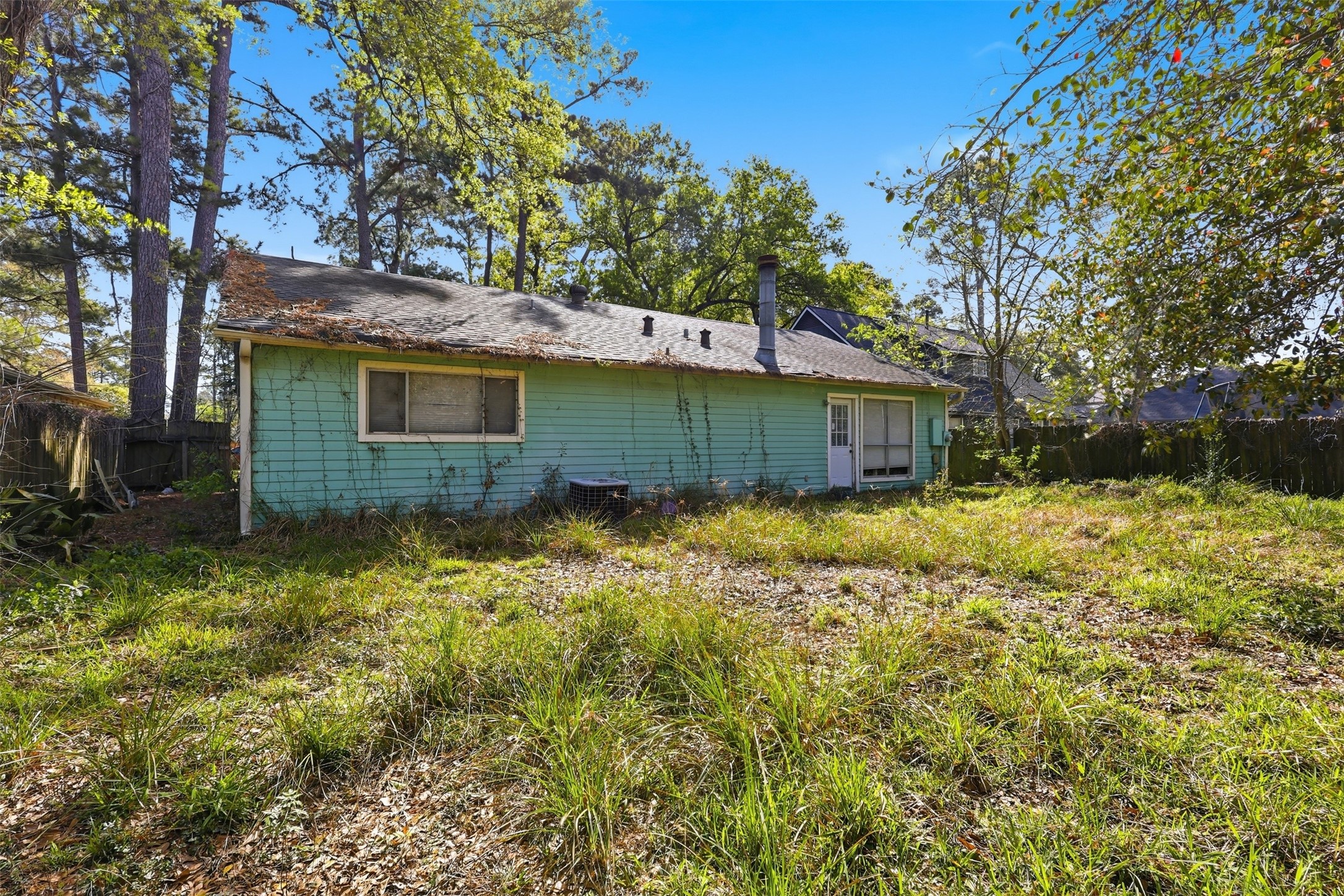 17011 Kings Walk Lane Houston, TX 77070 - Photo 34 of 50 a front view of a house with a yard