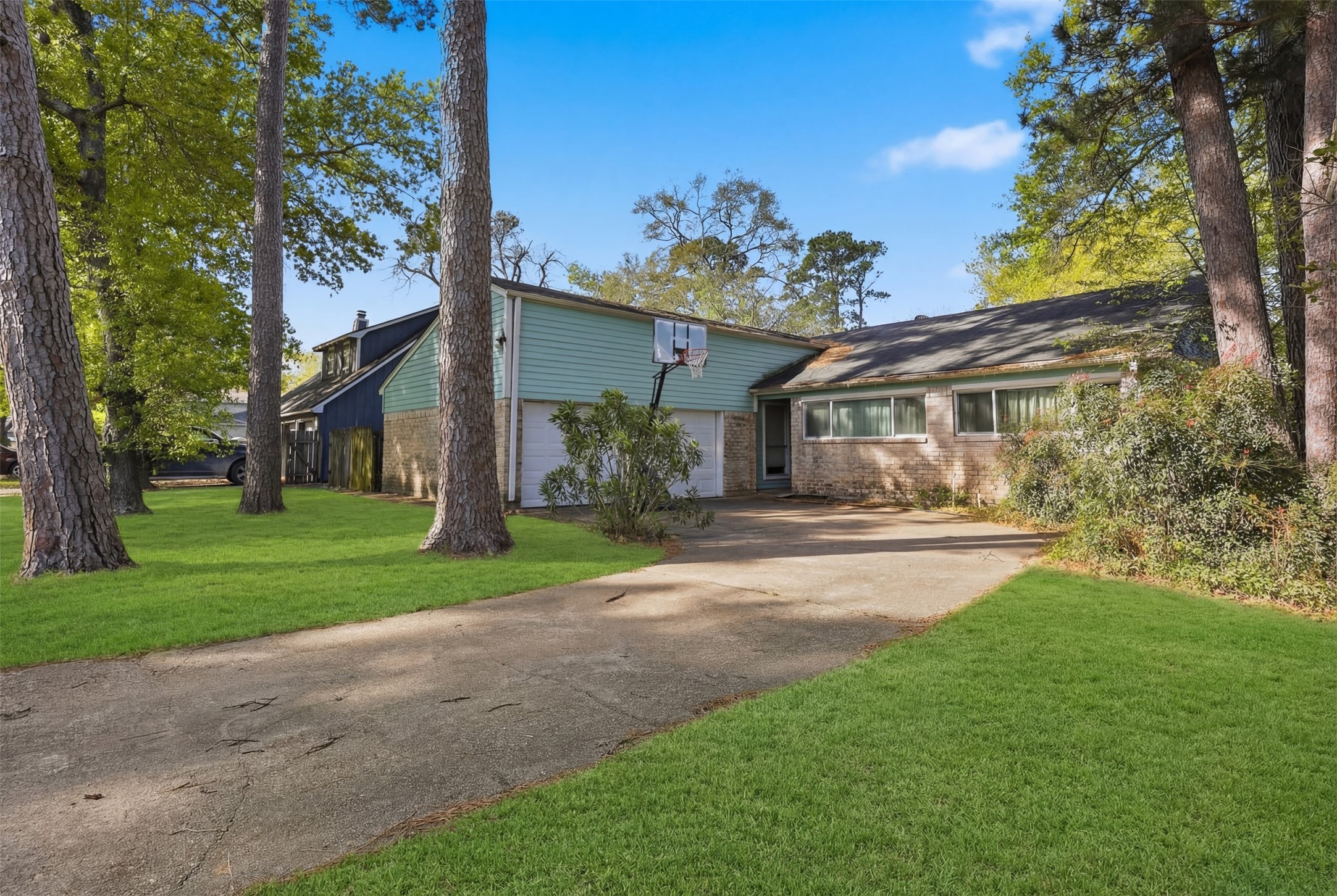 17011 Kings Walk Lane Houston, TX 77070 - Photo 39 of 50 a front view of a house with garden