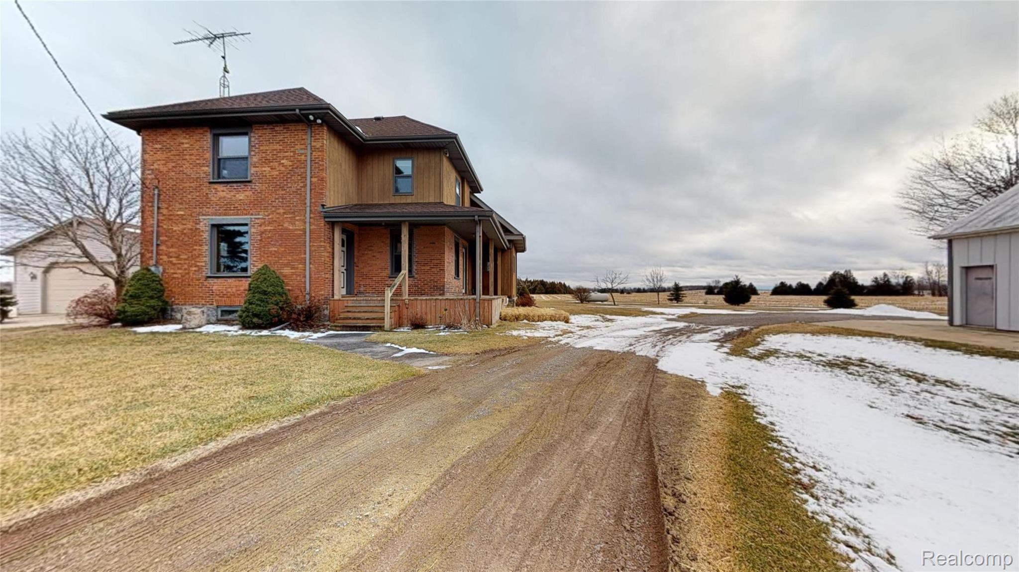 1147 West Millington Road Fostoria, MI 48435 - Photo 4 of 37 1147-Millington-Rd-Fostoria-MI-01282020_221409.jpg