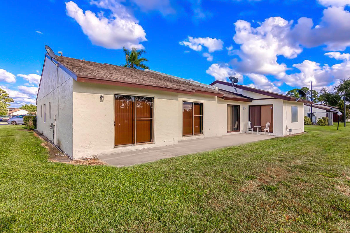 1833 Abbey Road West Palm Beach, FL 33415 - Photo 3 of 26 IMG_7700