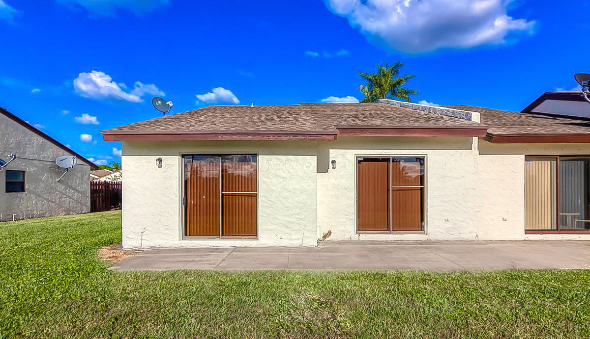 1833 Abbey Road West Palm Beach, FL 33415 - Photo 4 of 26 IMG_7705