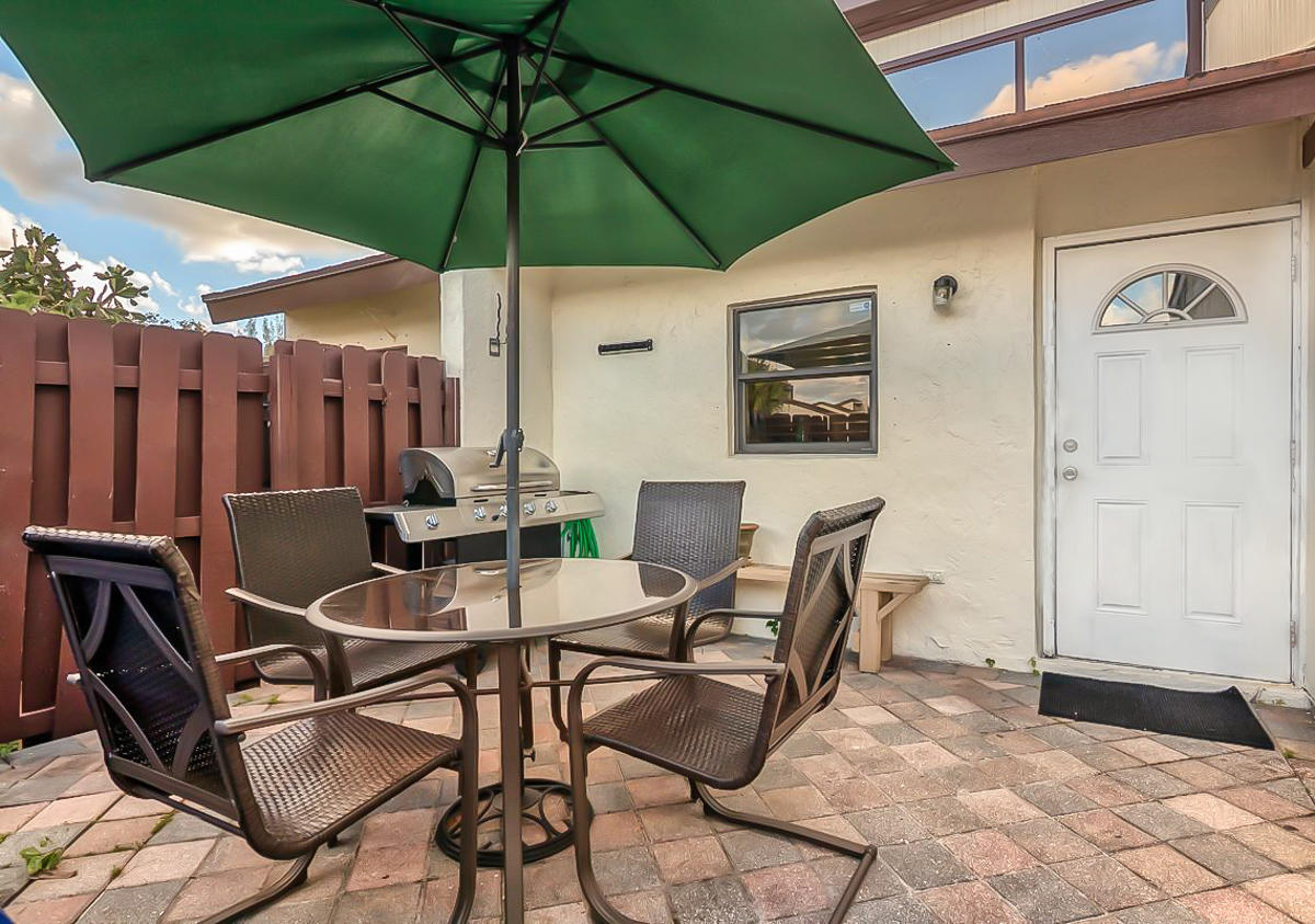 1833 Abbey Road West Palm Beach, FL 33415 - Photo 5 of 26 IMG_7725