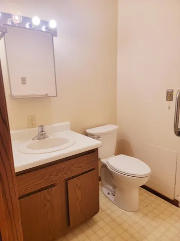 $695 | 11 Park Street North, Fairfax, MN 55332