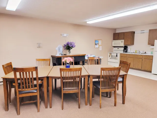 $695 | 11 Park Street North, Fairfax, MN 55332