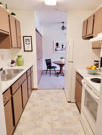 $695 | 11 Park Street North, Fairfax, MN 55332