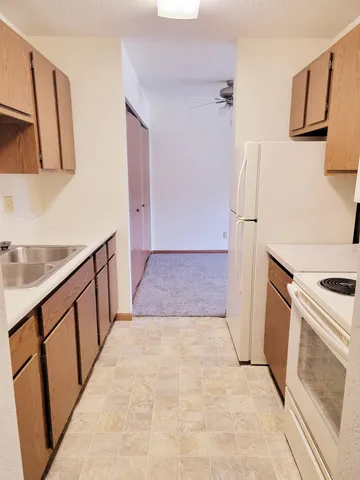 $695 | 11 Park Street North, Fairfax, MN 55332