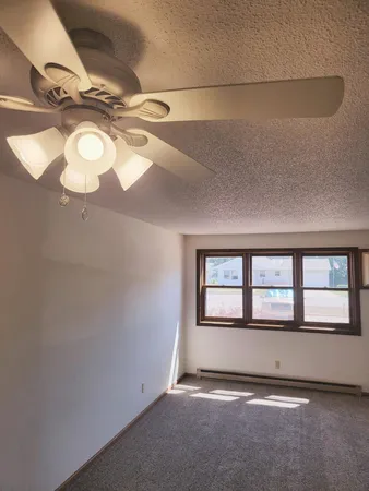 $695 | 11 Park Street North, Fairfax, MN 55332