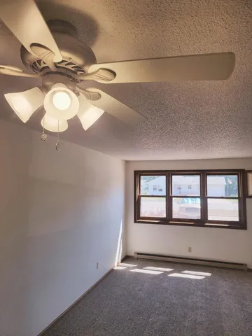 $695 | 11 Park Street North, Fairfax, MN 55332